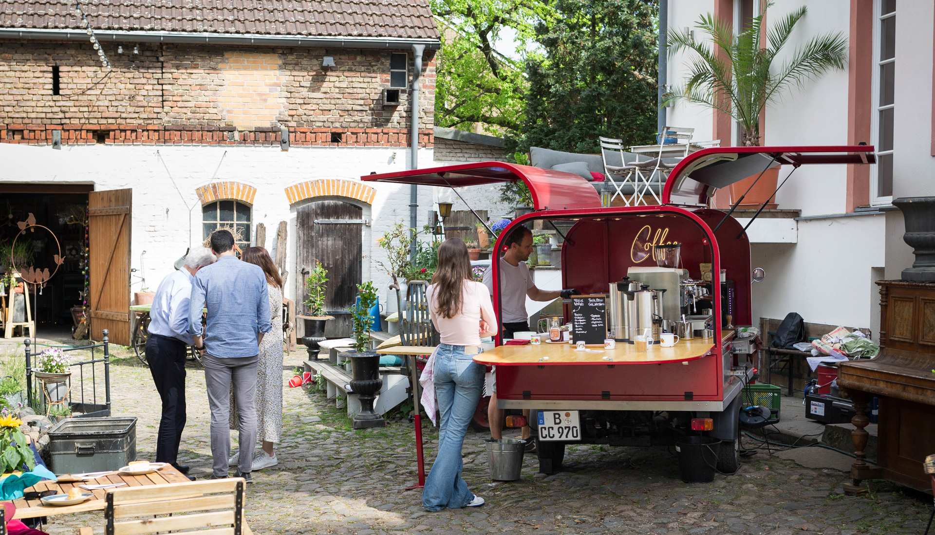 CafCaf Waffelmobil und Kaffee-Ape in Berlin mieten